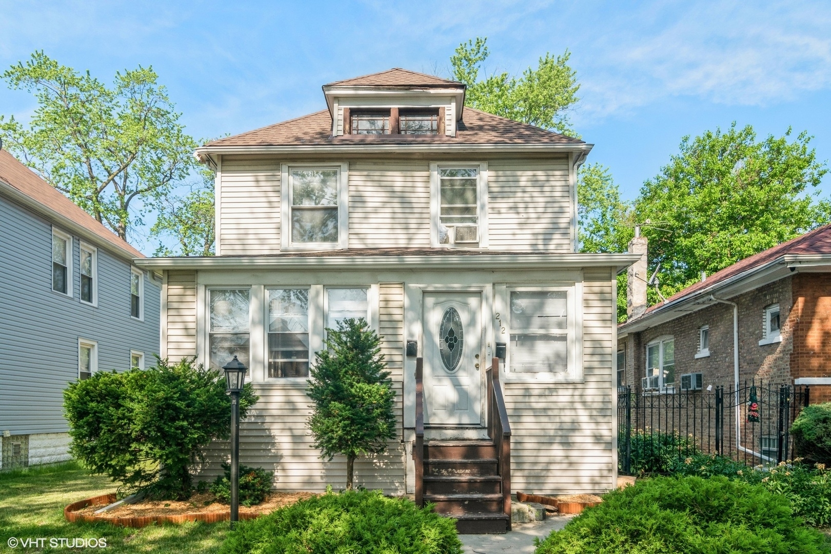 Property Photo:  212 S 8th Avenue  IL 60153 