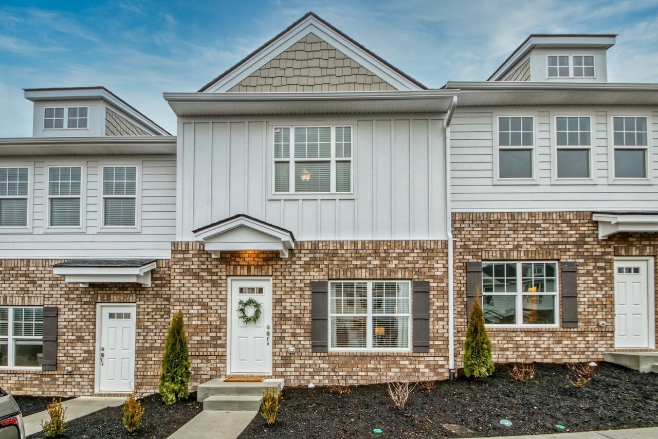 Property Photo: 132 Dry Creek Commons Drive TN 37072