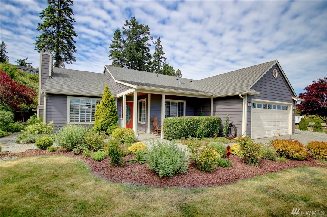 Property Photo:  207 Swinomish Dr  WA 98257 