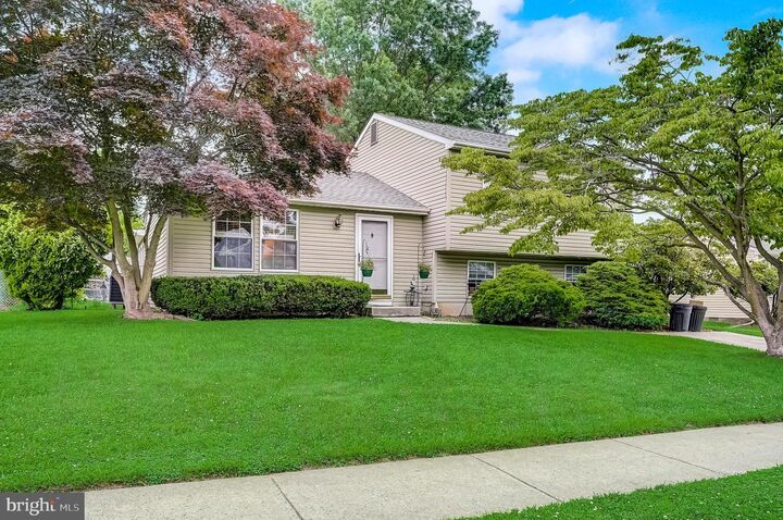 152 Independence Drive  Morrisville PA 19067 photo