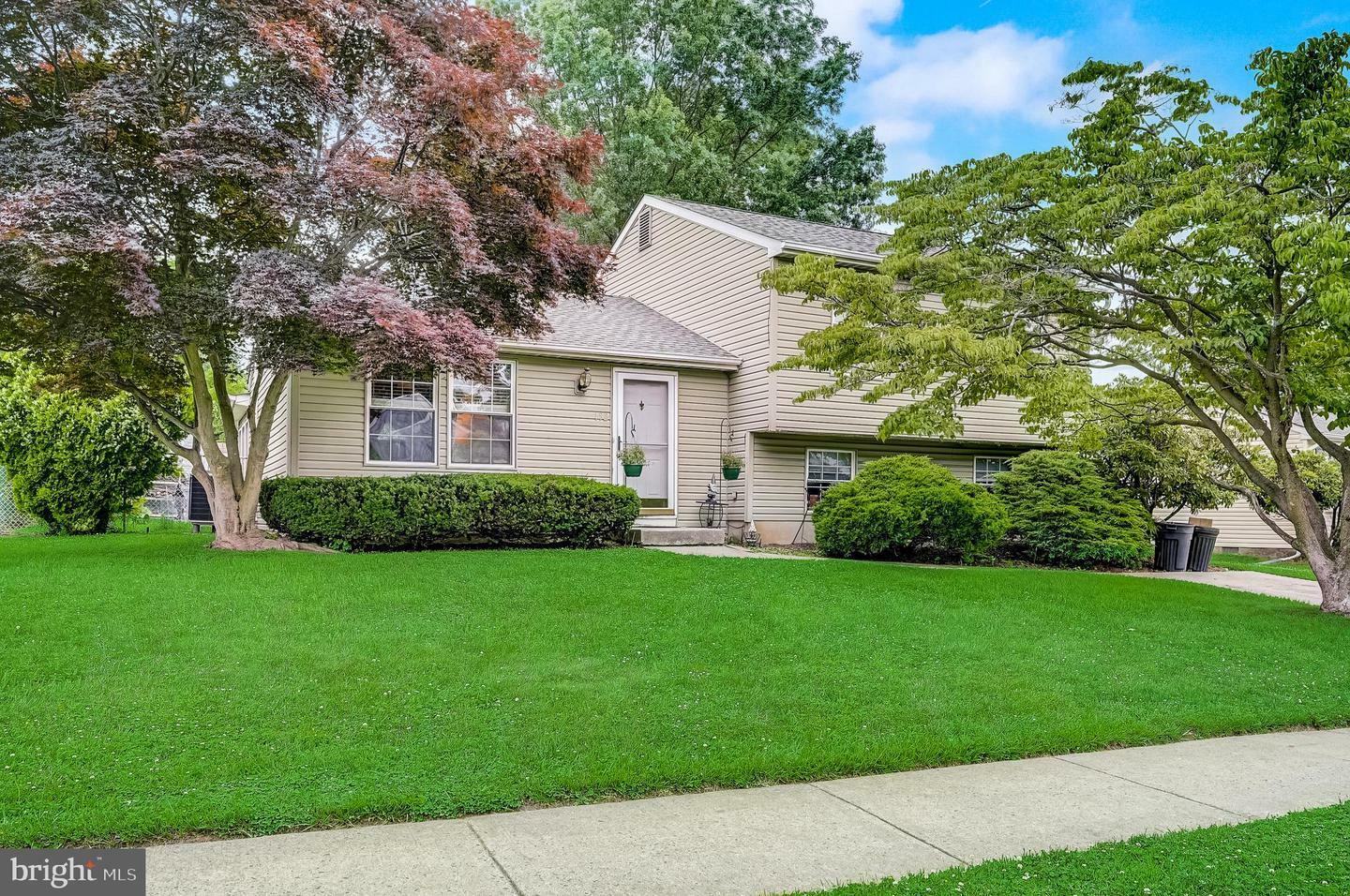 Property Photo:  152 Independence Drive  PA 19067 