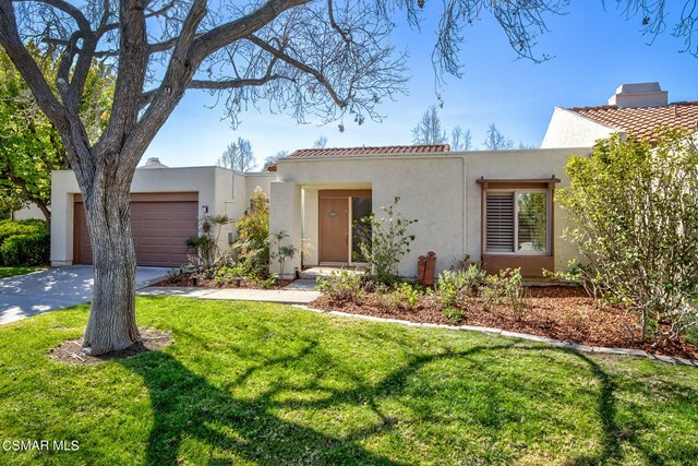 Property Photo:  566 Racquet Club Lane  CA 91360 