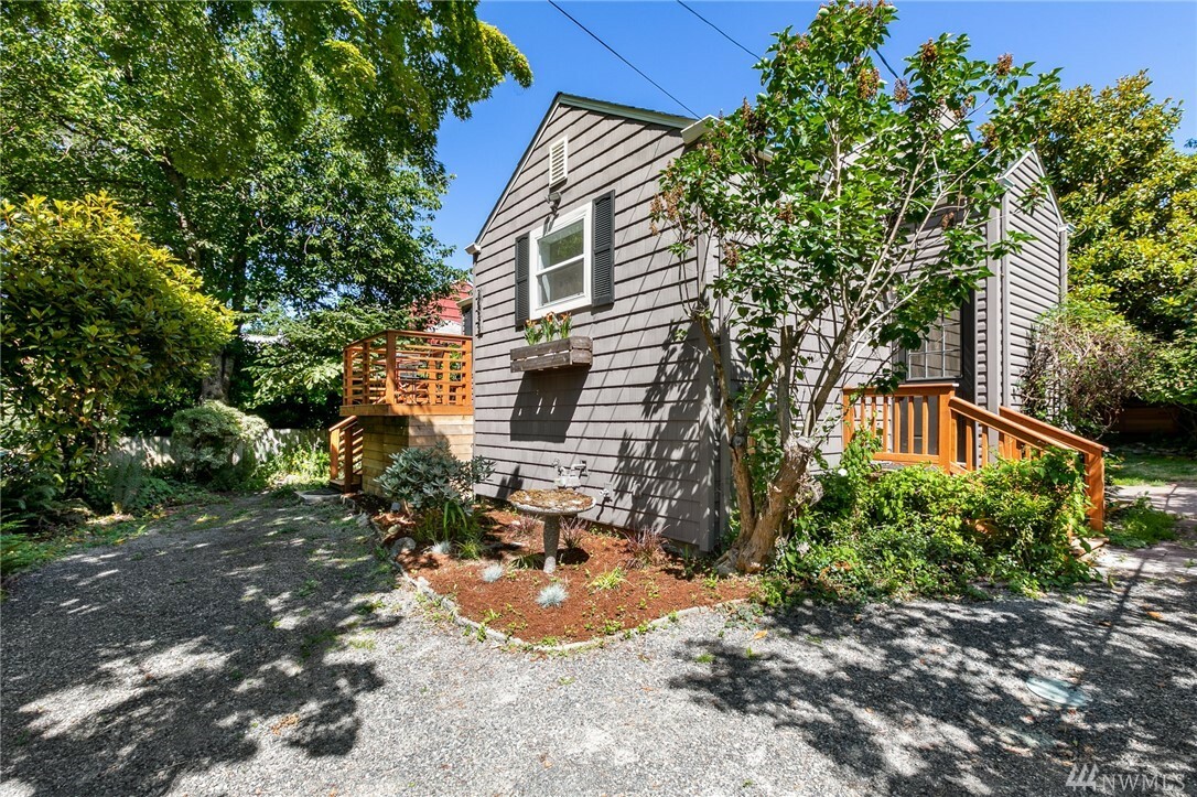 Property Photo:  3534 SW Elmgrove St  WA 98126 