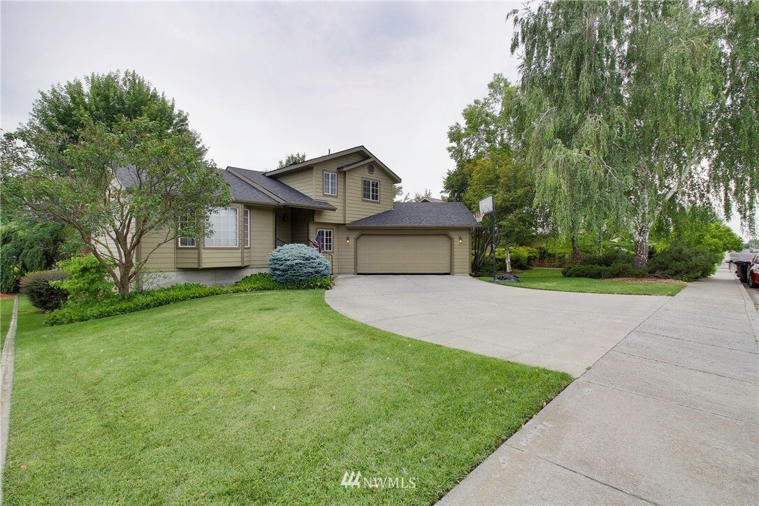 Property Photo:  1211  Highland Road  WA 99362 