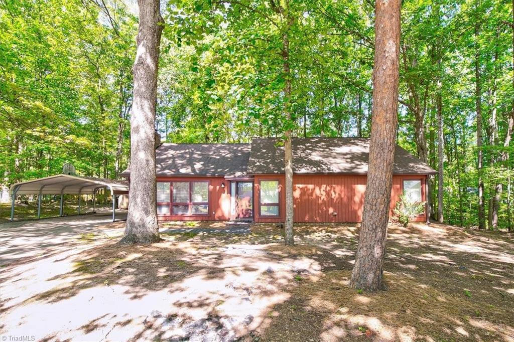 Property Photo: 2 Foxwood Court NC 27407