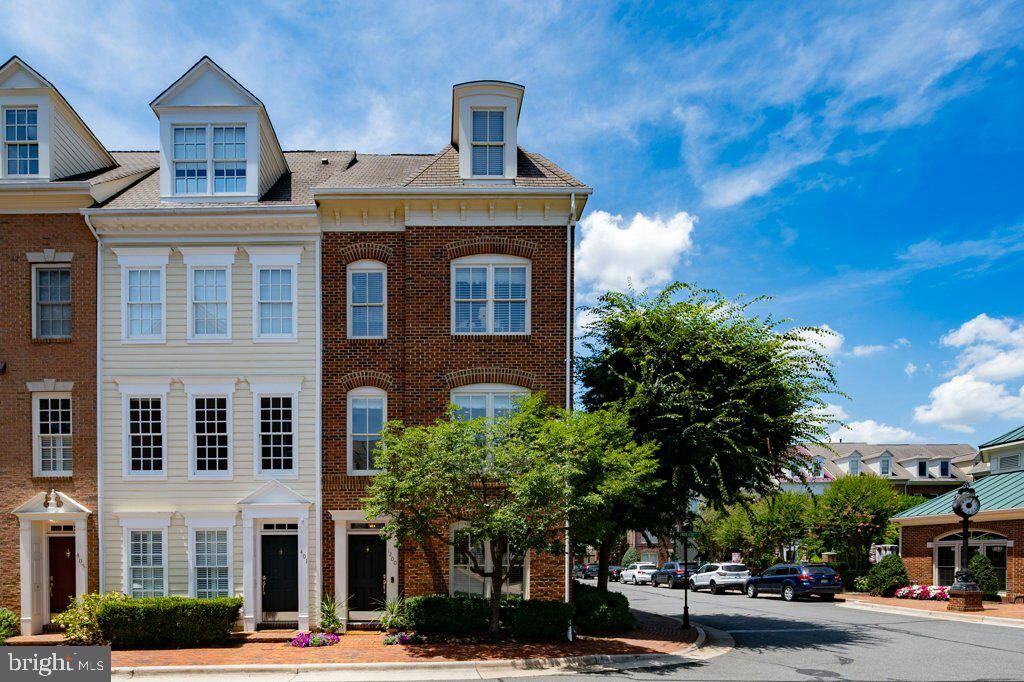 Property Photo: 1200 Roundhouse Lane VA 22314