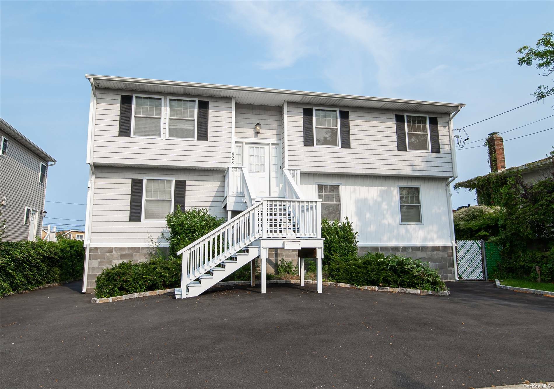 828 Beach Street  Lindenhurst NY 11757 photo