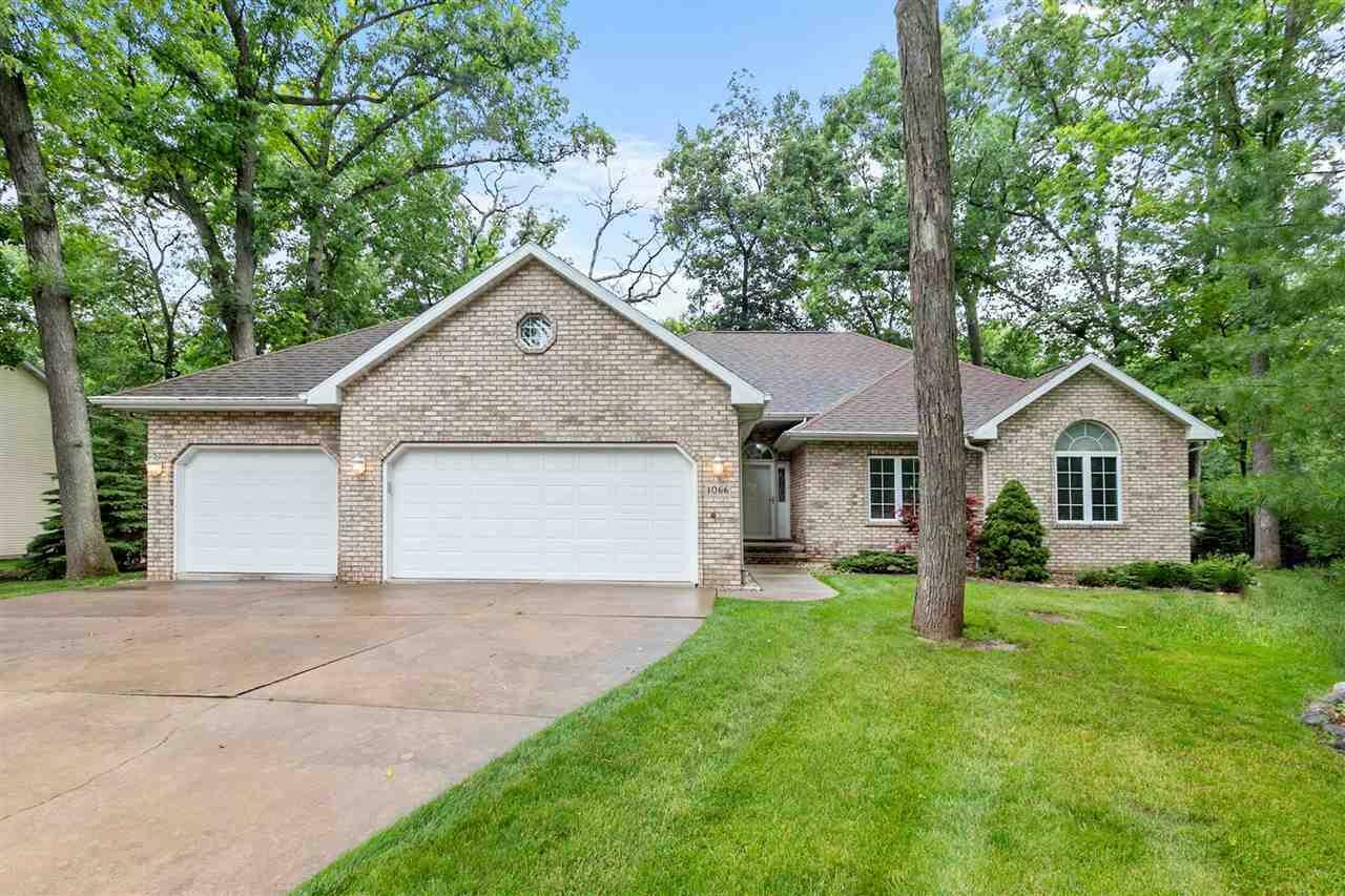 Property Photo:  1066 Timber Run Drive  WI 54956 