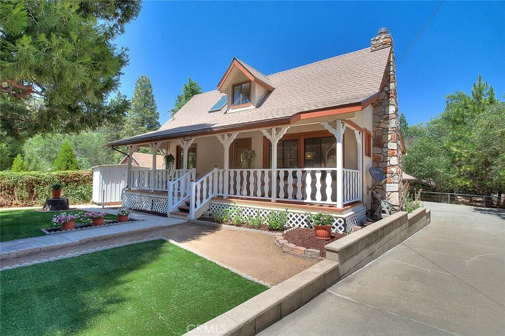 Property Photo: 299 Nob Place CA 92325