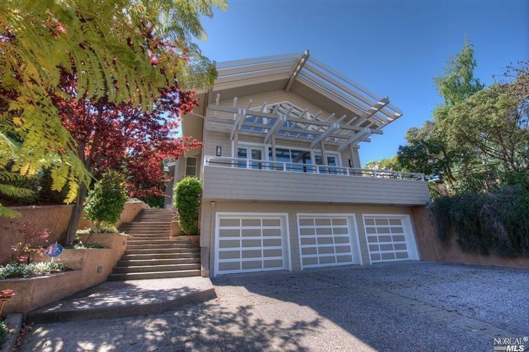 Property Photo:  