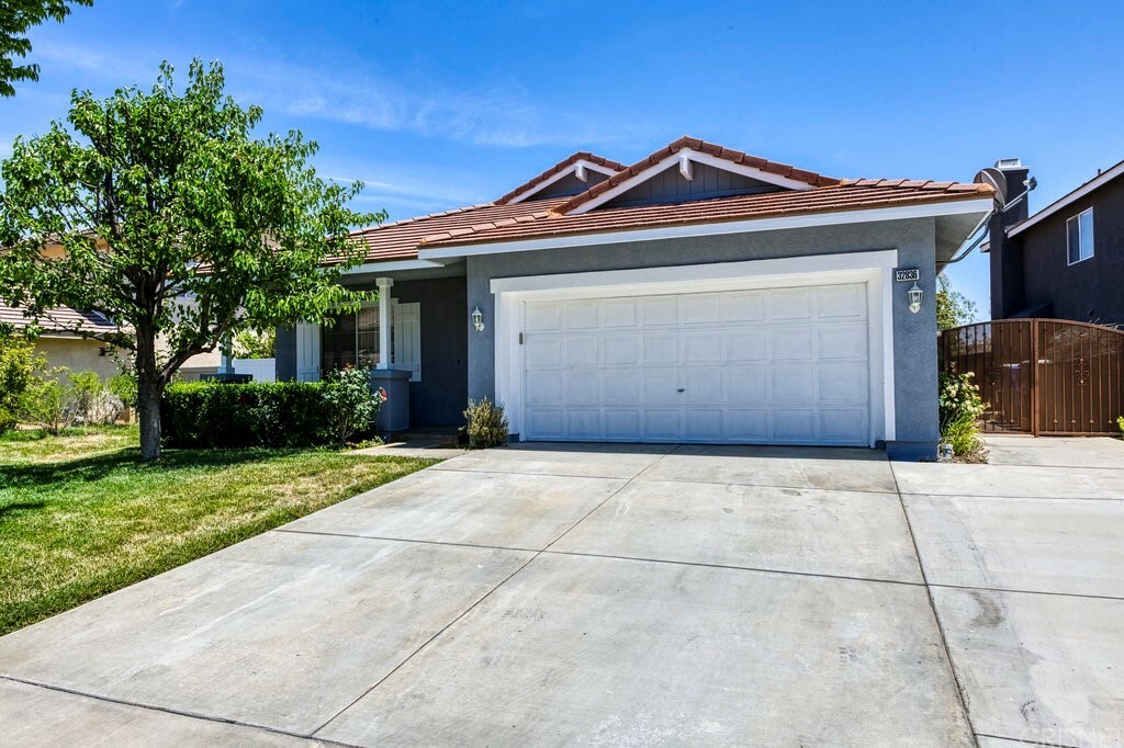 Property Photo:  32836 Ridge Top Lane  CA 91384 