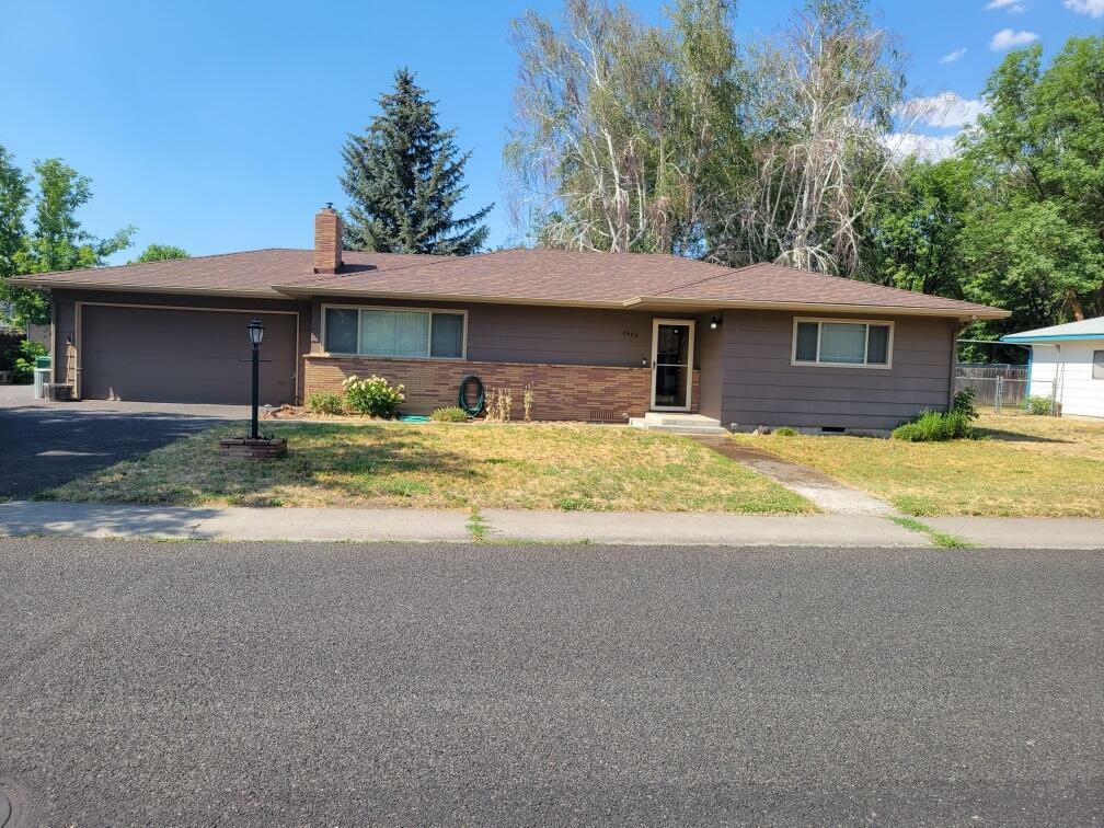 Property Photo:  3925 Mazama Drive  OR 97603 