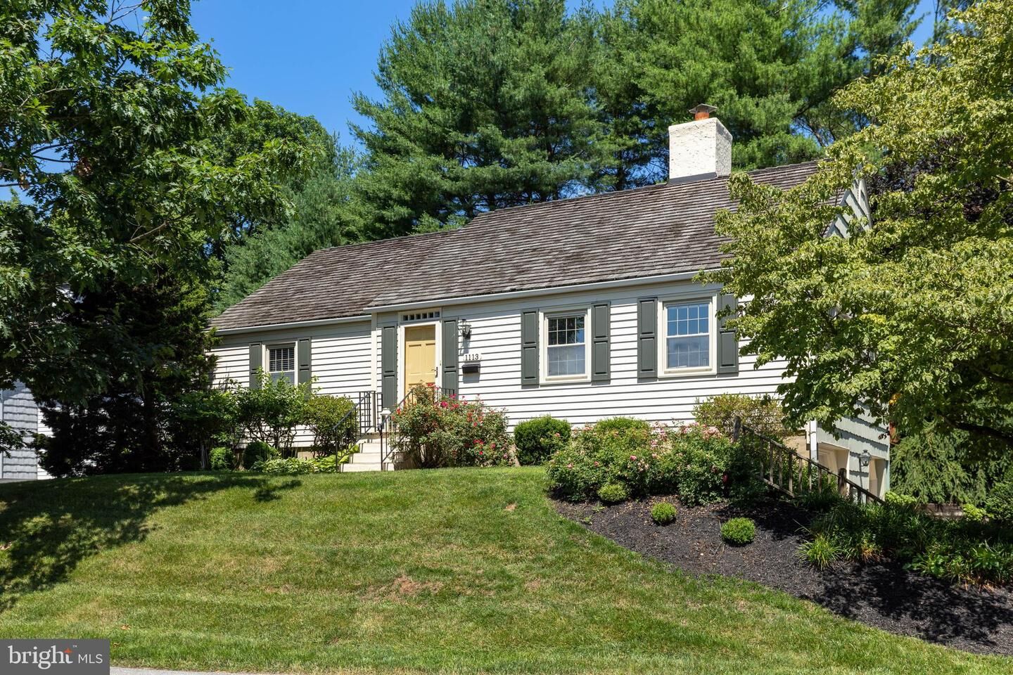 Property Photo: 1113 Queens Way PA 19382