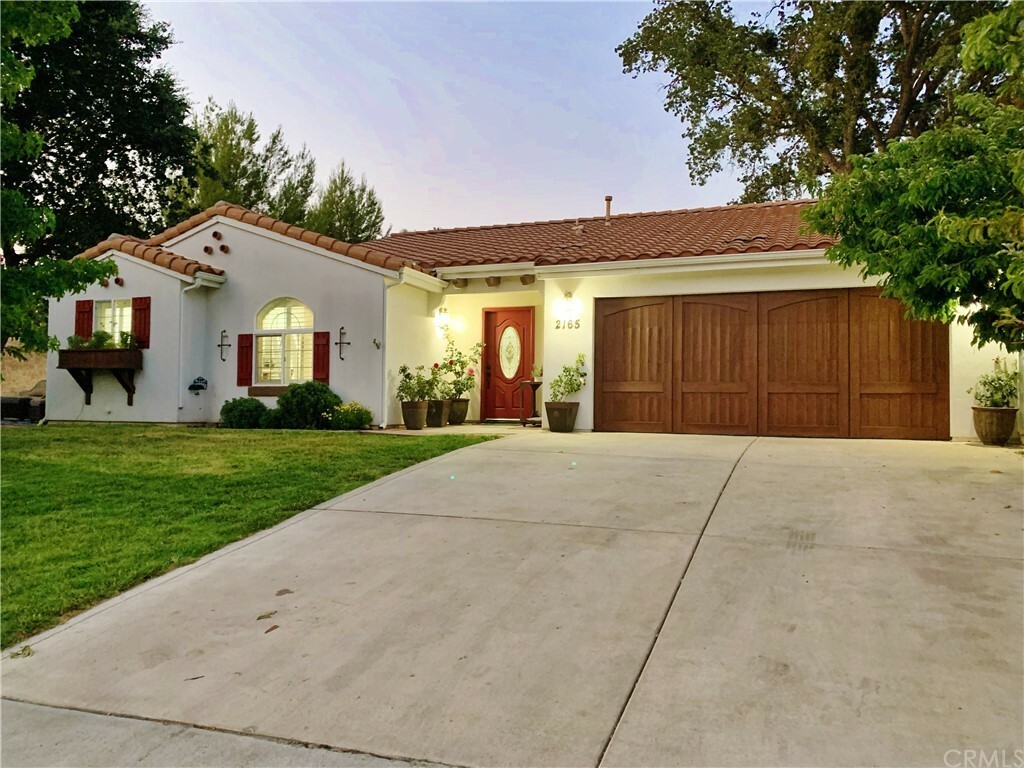 Property Photo:  2165 Avenida Manzana  CA 93422 