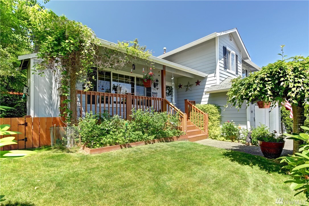 Property Photo: 528 95th Dr SE WA 98258