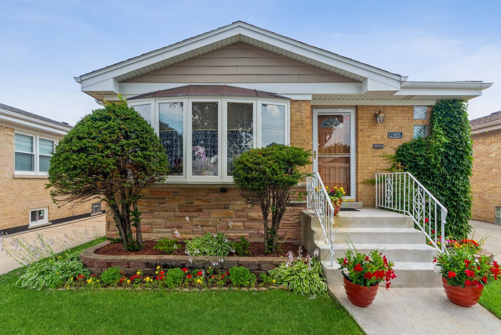 Property Photo:  2909 N Nora Avenue  IL 60634 