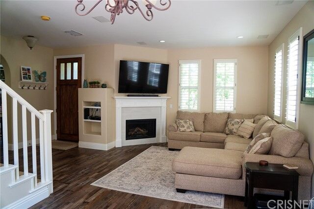 Property Photo: 24520 Cantada Street CA 91355