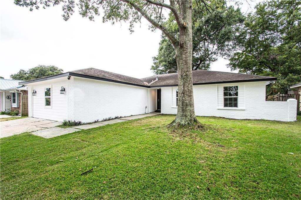 Property Photo:  401 Foxcroft Drive  LA 70458 