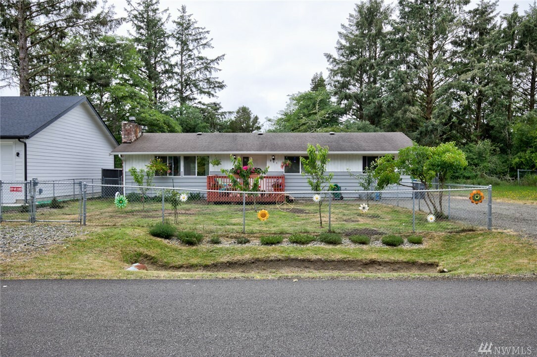 Property Photo:  991 Discovery Ave SE  WA 98569 