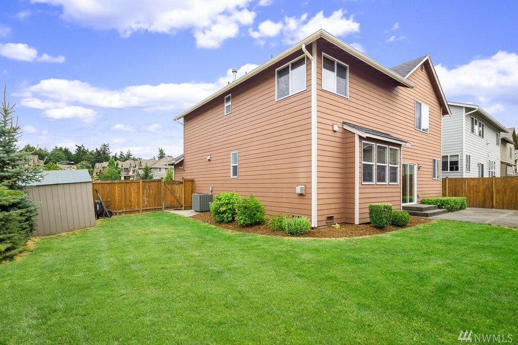 Property Photo:  932 S 48th St  WA 98055 