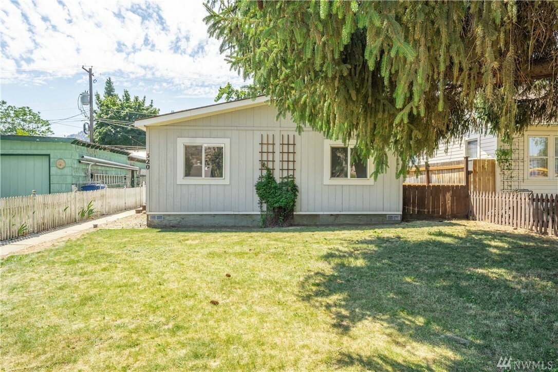 Property Photo: 320 E Okanogan Ave WA 98816