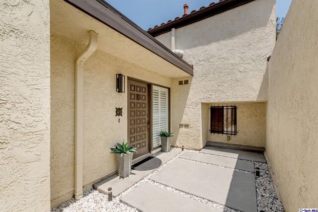 Property Photo: 49 Glenflow Court CA 91206
