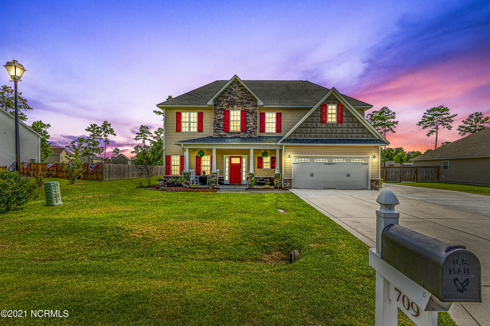 Property Photo:  709 Southernwood Place  NC 28539 