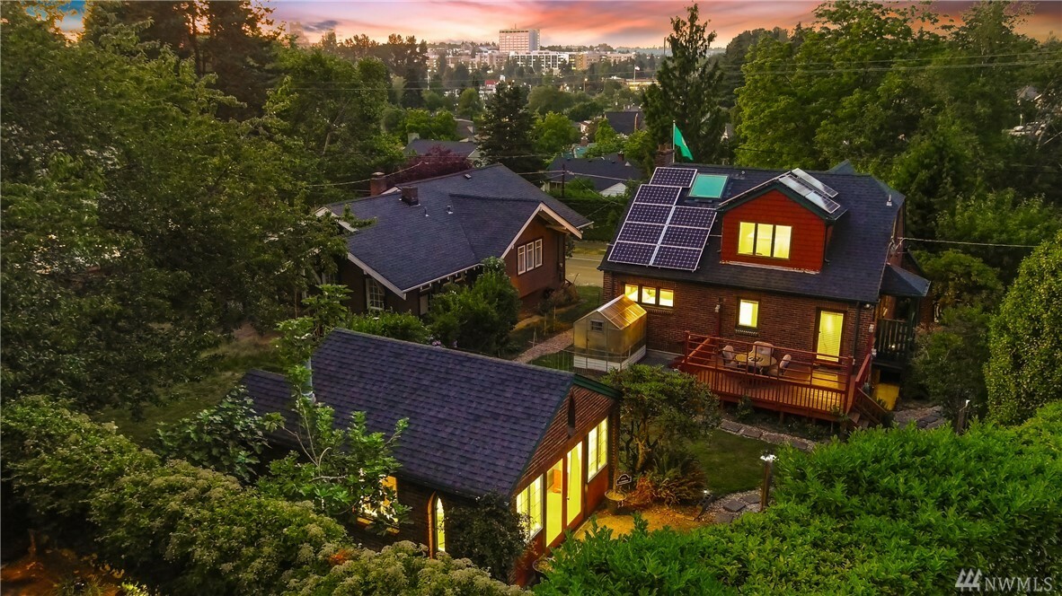 Property Photo: 2145 Boyer Ave E WA 98112