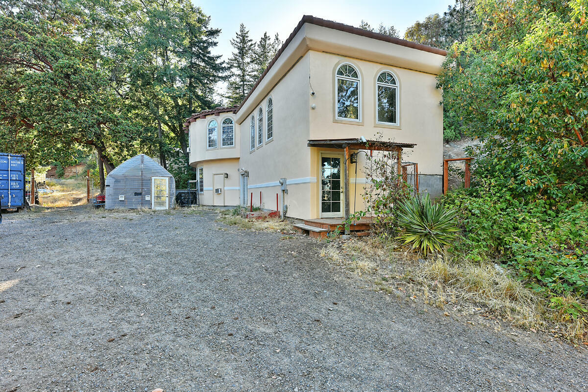 Property Photo:  1650 Neil Creek Road  OR 97520 