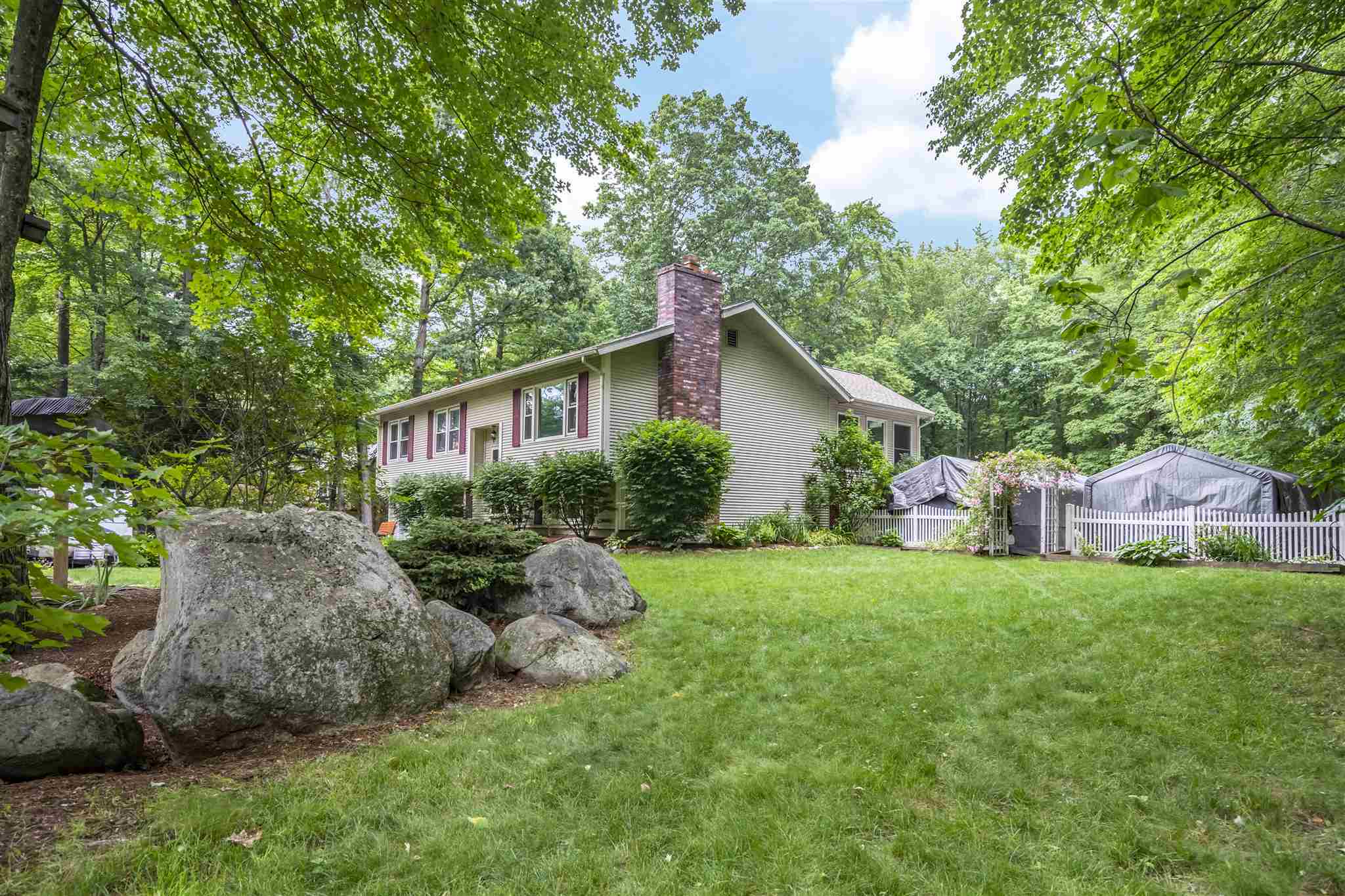 Property Photo:  15 Tomahawk Drive  NH 03054 