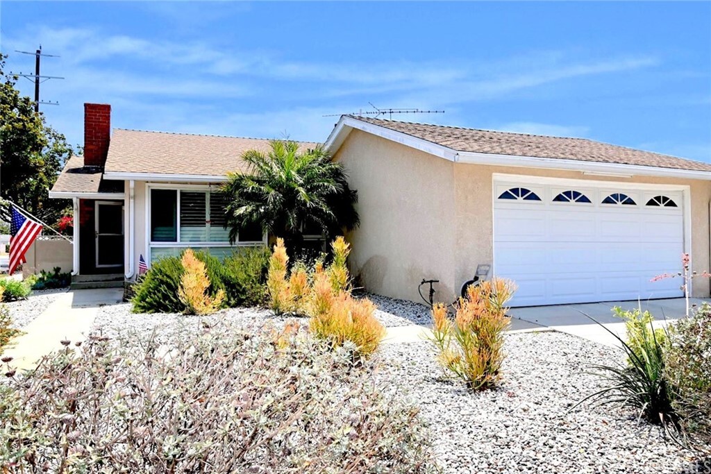 Property Photo: 1370 W 212th Street CA 90501
