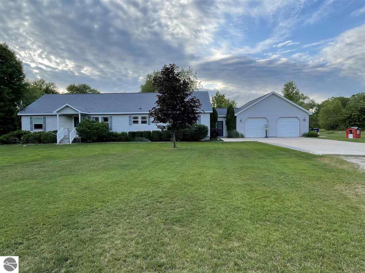 2323 Patricia Lane  Kingsley MI 49649 photo