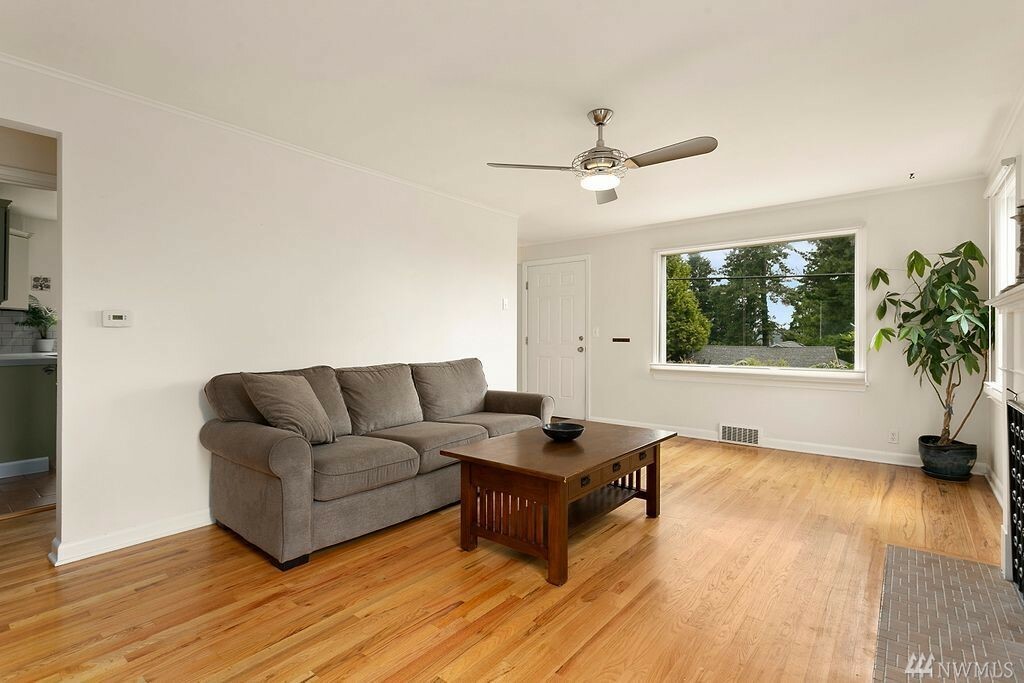 Property Photo:  12215 Fremont Ave N  WA 98133 