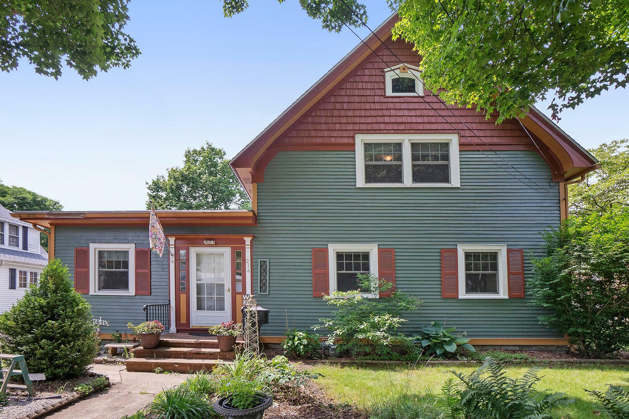 Property Photo:  214 Park Street  MI 49080 