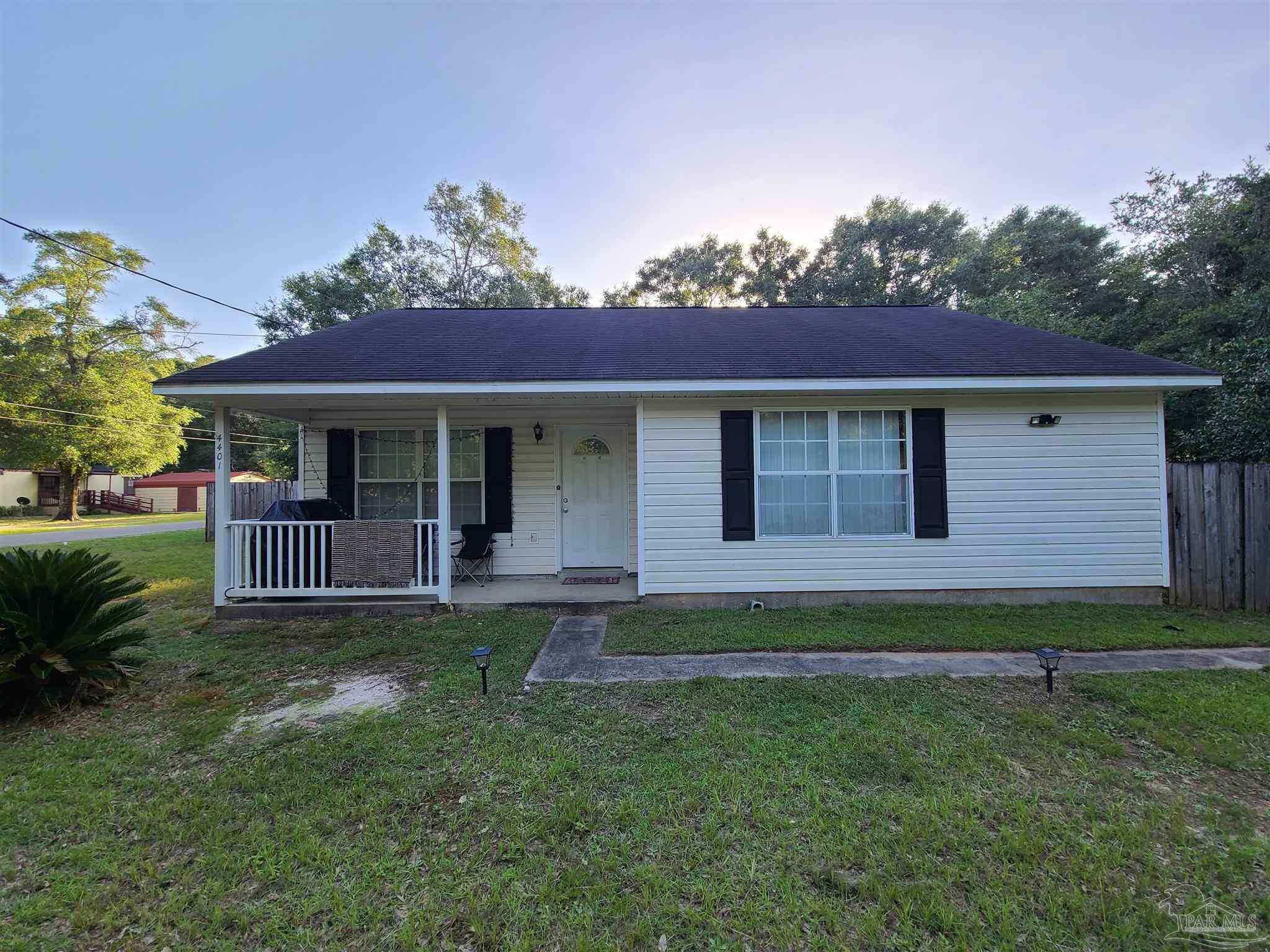 Property Photo:  4401 Basswood St  FL 32583 