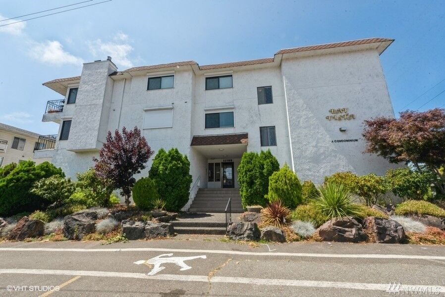 Property Photo: 11755 Greenwood Ave N 103 WA 98133