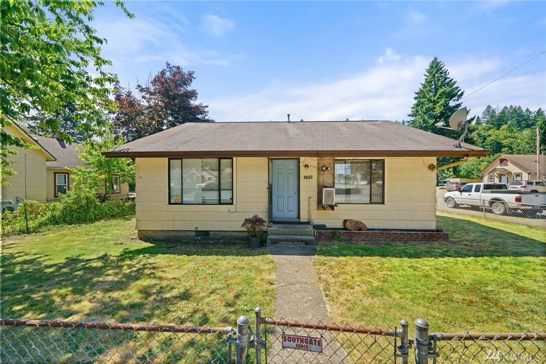 Property Photo:  1129 Railroad Ave  WA 98584 