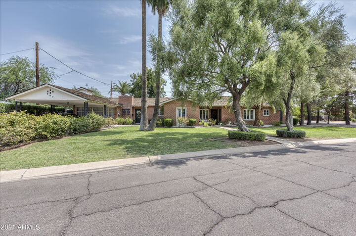 Property Photo: 905 E Cambridge Avenue AZ 85006