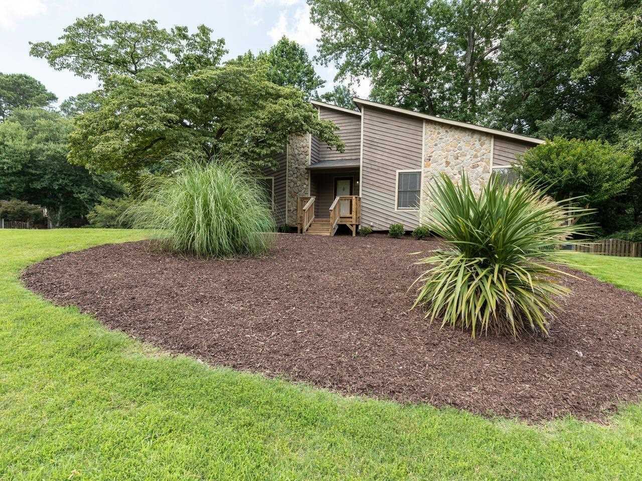Property Photo: 405 N Kimberly Court GA 30076