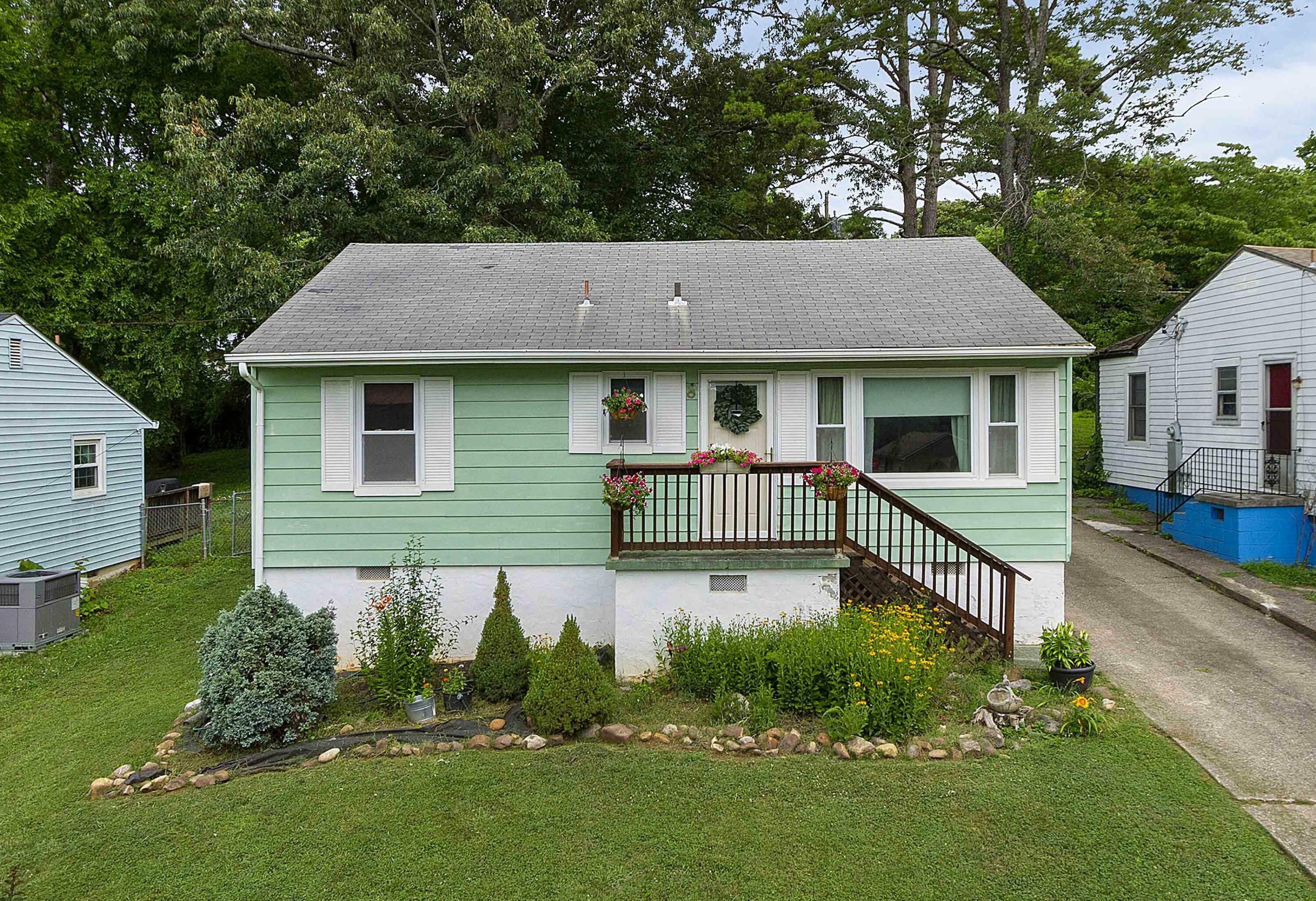 Property Photo:  2923 Cecil Ave  TN 37917 