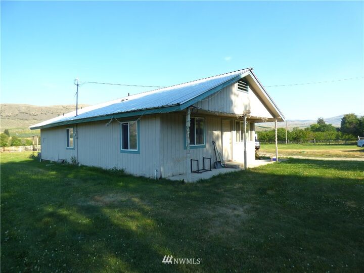 Property Photo:  848 Hwy 7  WA 98855 