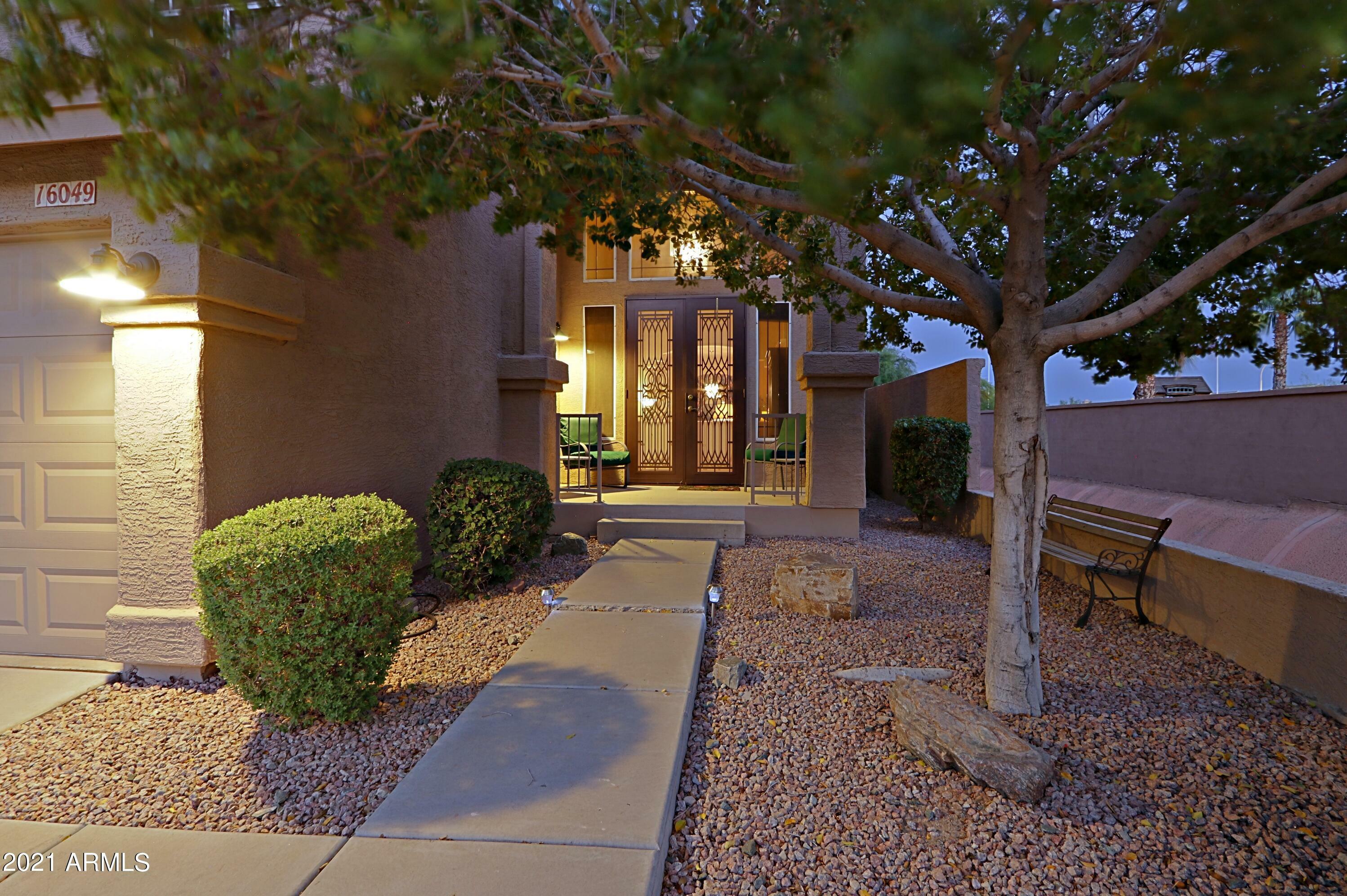 Property Photo:  16049 S 10th Place  AZ 85048 