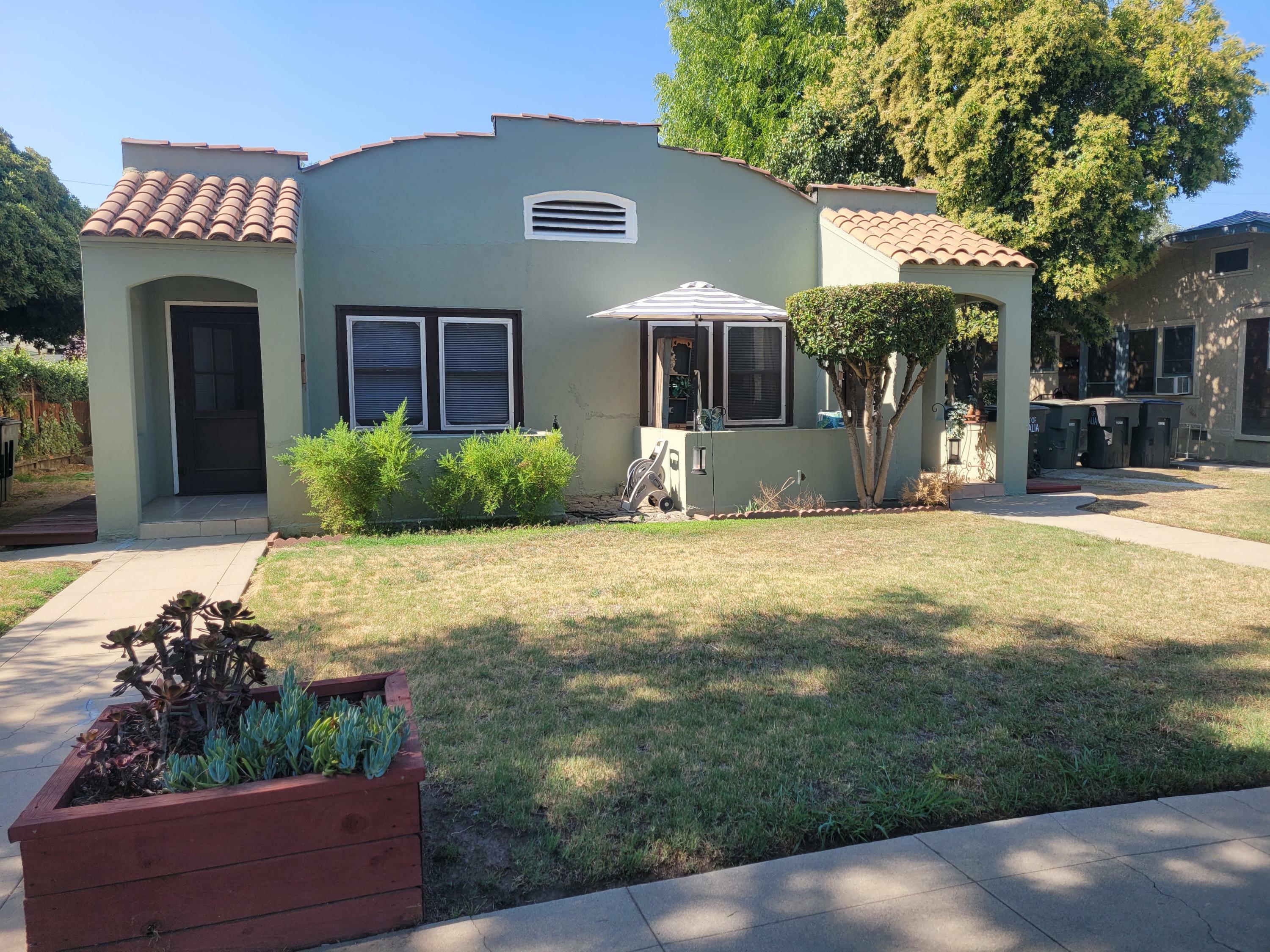 Property Photo:  515 W Kaweah Avenue  CA 93277 