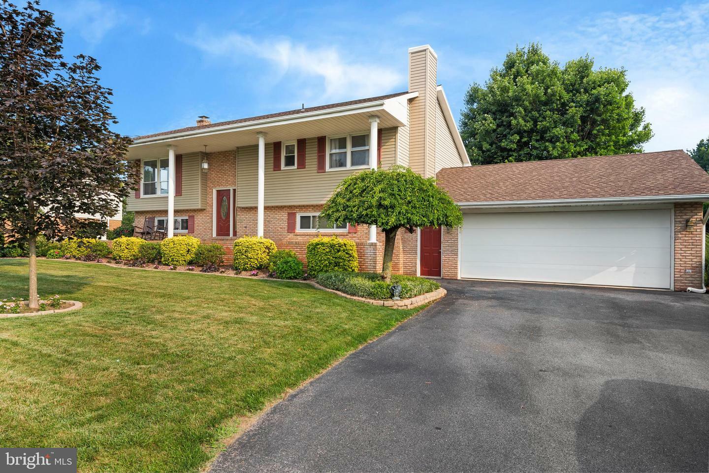 Property Photo: 1126 E Maple Street PA 17078