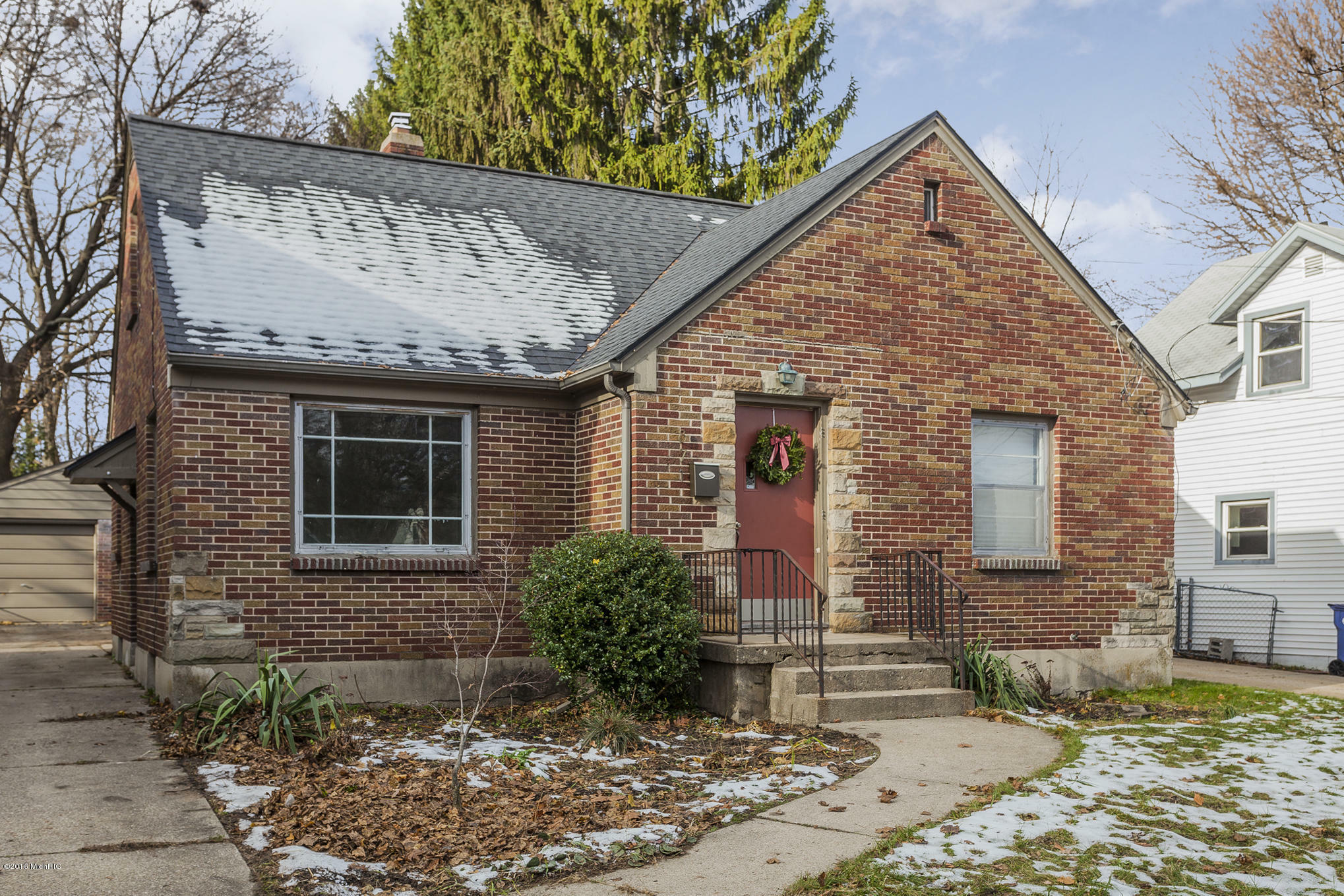 Property Photo: 871 Diamond Avenue NE MI 49503