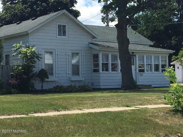 Property Photo: 1212 Maple Street MI 49307