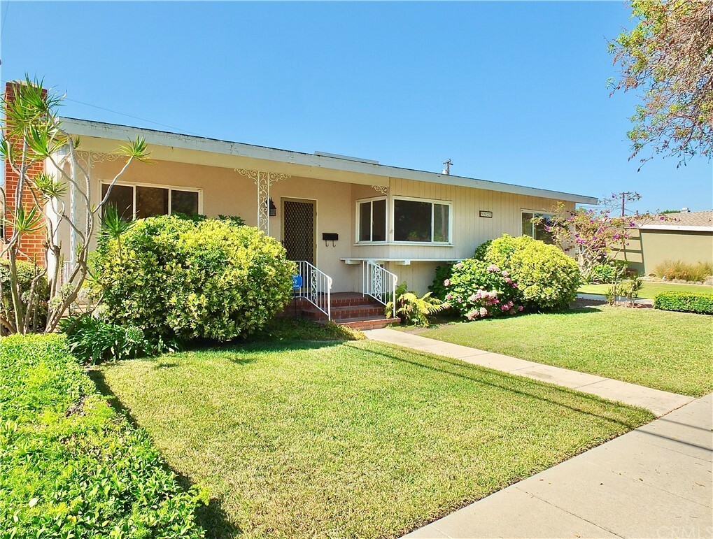 Property Photo: 5820 Deborah Street E CA 90815