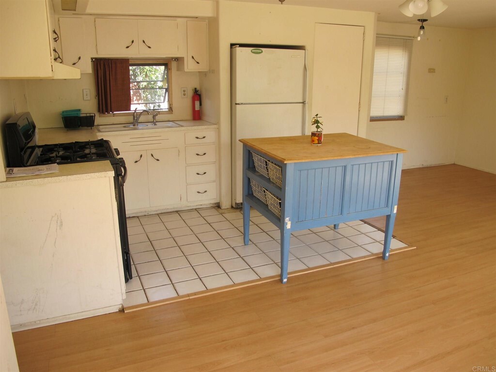 Property Photo:  699 N Vulcan Avenue 7  CA 92024 