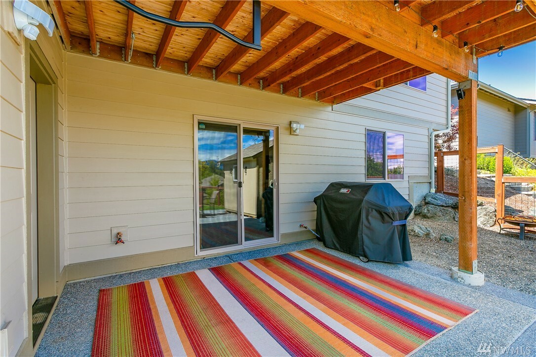 Property Photo:  2215 Westcott St  WA 98229 