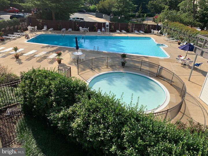 5340 Holmes Run Parkway 305  Alexandria VA 22304 photo
